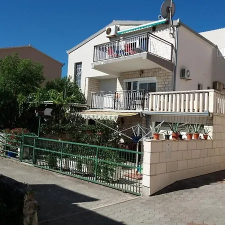 Apartment Zlata *